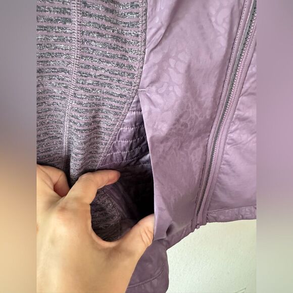 Lululemon Rebel Runner Jacket Purple Camo Embossed Sz 8 Athleisure Outdoor Gym - Picture 5 of 6